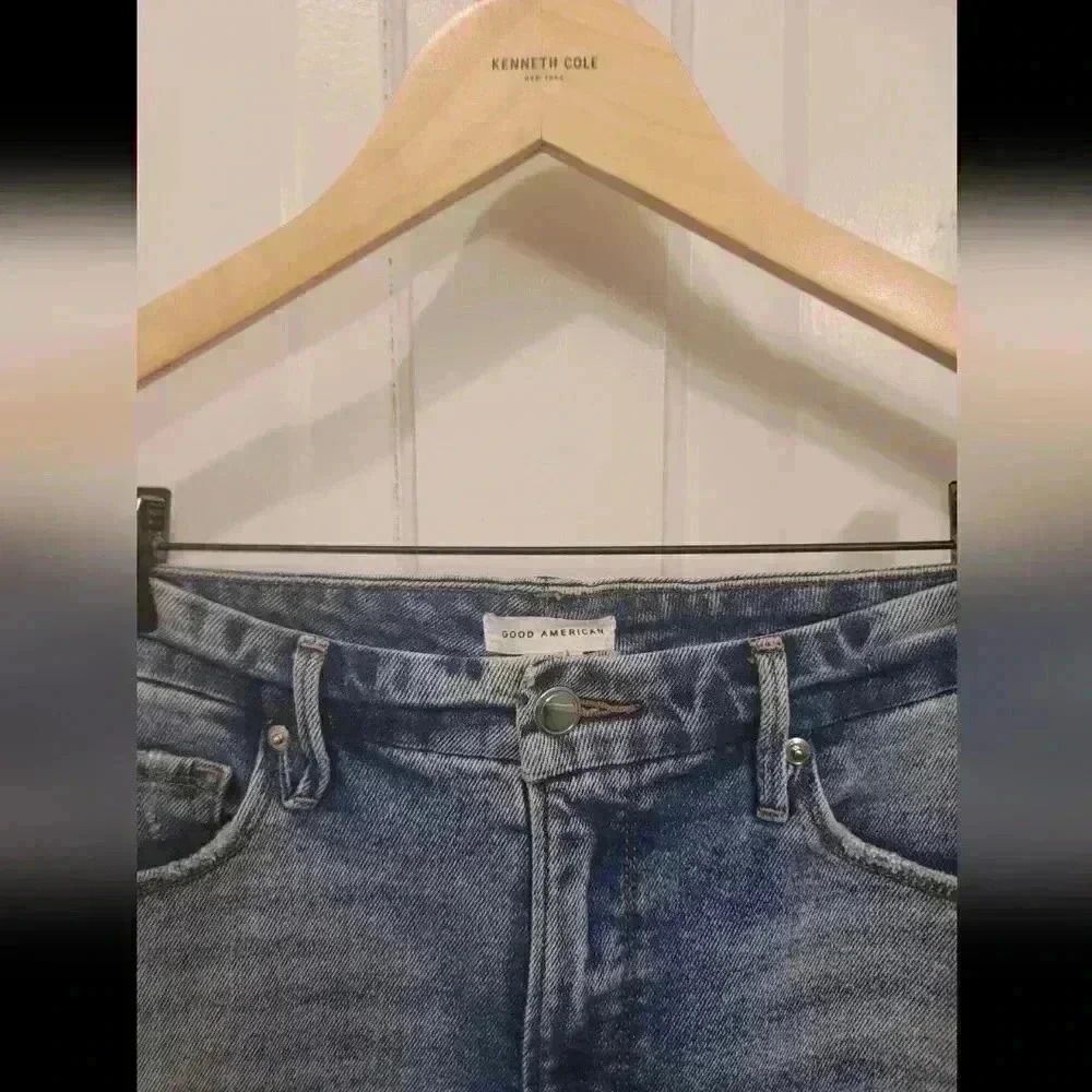 Good American Distressed Jeans Size 10 - Picture 5 of 6